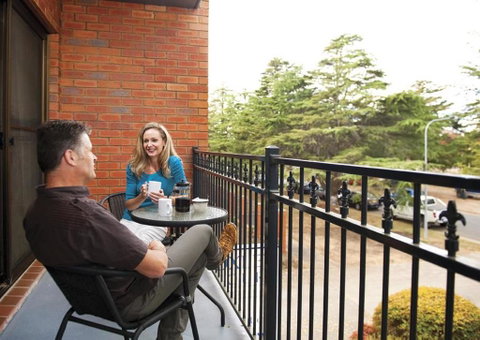 Oxley Court Serviced Apartments - Tourism Caloundra 0