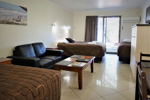 Pacific Palms Motor Inn - Tourism Caloundra 1