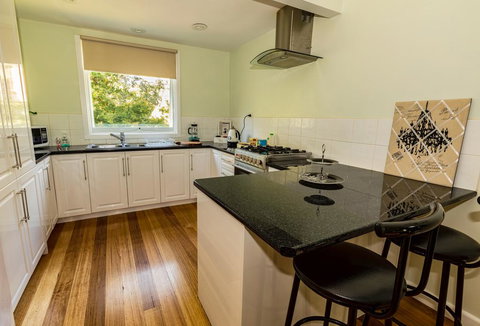 Paddys Creek Retreat - Tourism Caloundra 2