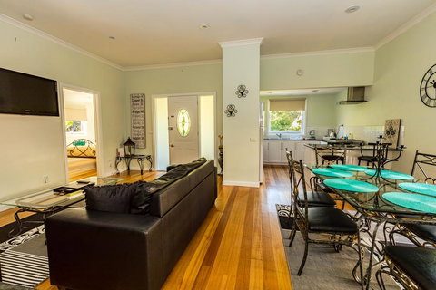 Paddys Creek Retreat - Tourism Caloundra 3