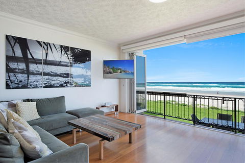 Palm Beach Beachfront Townhouse - Tourism Caloundra 1