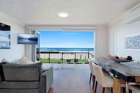 Palm Beach Beachfront Townhouse - Tourism Caloundra 0