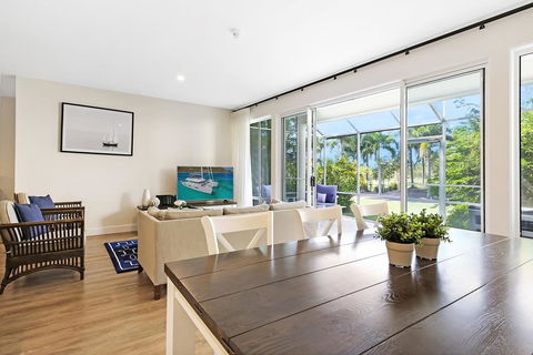 Palm Breeze - Tourism Caloundra 0