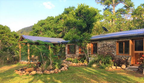 Palm Grove Rainforest Retreat - Tourism Caloundra 1