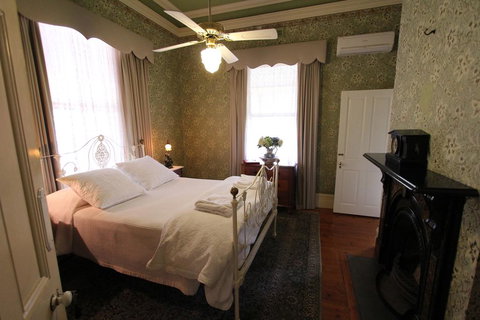 Palm House - Tourism Caloundra 3