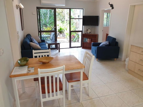 Palms Trinity Beach - Tourism Caloundra 0