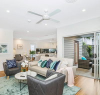 Park Avenue Townhouse Retreat Brisbane Sleeps 10 - Tourism Caloundra