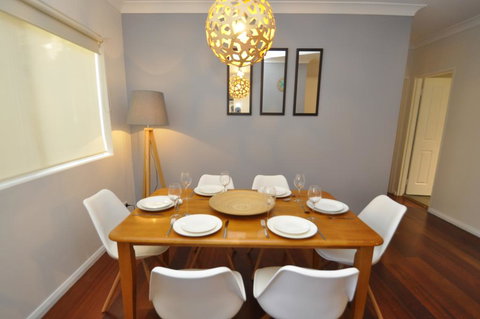 Parramatta Self-Contained Two-Bedroom Apartment (4LEN) - Tourism Caloundra 2
