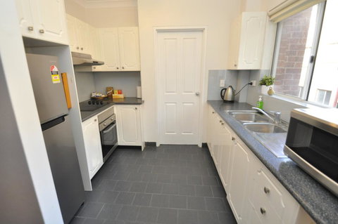 Parramatta Self-Contained Two-Bedroom Apartment (4LEN) - Tourism Caloundra 3