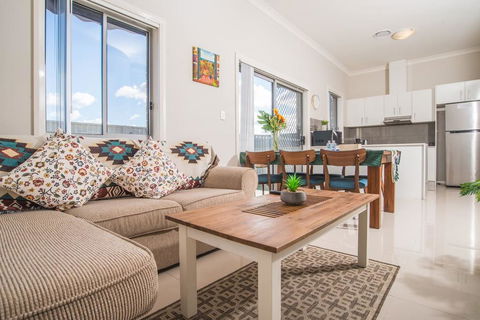 PEACEFUL 2Kingbed RootyHill Townhouse Near Station - Tourism Caloundra 0