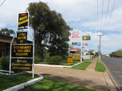 Peak Hill Golden Peak Budget Motel - Tourism Caloundra 0