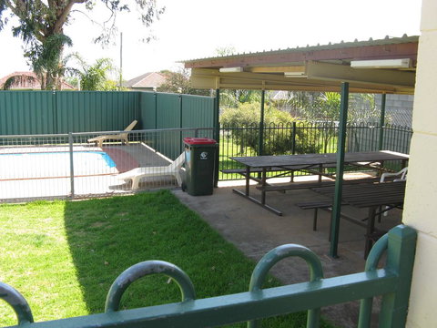 Peak Hill Golden Peak Budget Motel - Tourism Caloundra 3