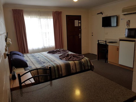 Peak Hill Golden Peak Budget Motel - Tourism Caloundra 1