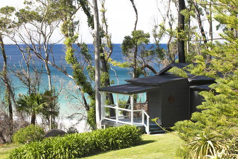 Pebbly Beach Escape - Tourism Caloundra 1