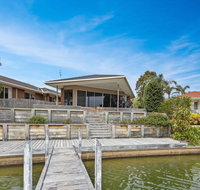 Pelican Brief - relaxing canal frontage