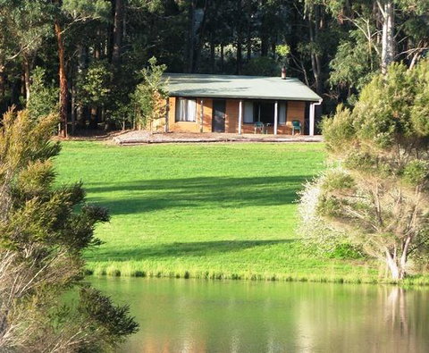 Pemberton Lake View Chalets - Tourism Caloundra 2