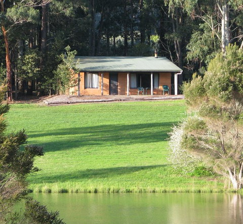 Pemberton Lake View Chalets - Tourism Caloundra 0
