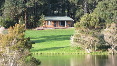 Pemberton Lake View Chalets - Tourism Caloundra 1