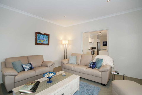 Penguin 4 Bedroom House By Shoalwater Executive Homes - Tourism Caloundra 3