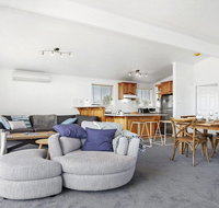 Penguin Cove - relax on the beach - Tourism Caloundra