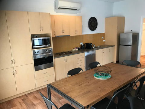 Penguin Seaside Motel - Tourism Caloundra 3
