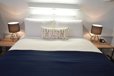 Penguin Seaside Motel - Tourism Caloundra 1