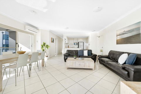 Penthouse - Private Rooftop Spa - Tourism Caloundra 2