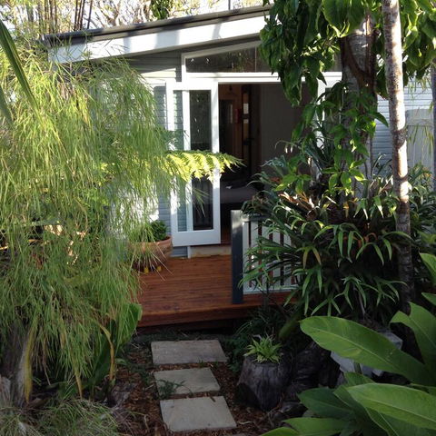 Petrie Garden Studio - Tourism Caloundra 0