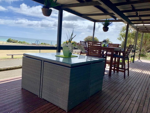 Pine View Holiday Rental - Tourism Caloundra 0
