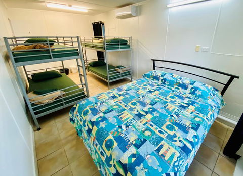 Pippies Beachhouse - Tourism Caloundra 1