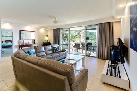 POINCIANA 101 HAMILTON ISLAND CENTRALLY LOCATED 3 BEDROOM, Plus BUGGY!! - Tourism Caloundra 2