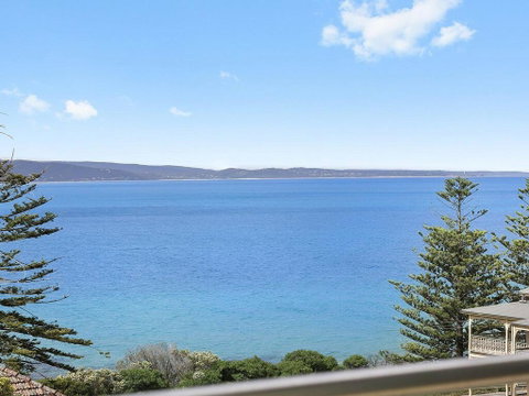 POINT GREY APARTMENT ONE - VIEWPOINT - Tourism Caloundra 0