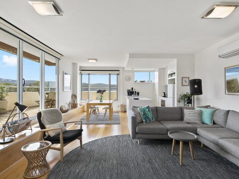 POINT GREY APARTMENT ONE - VIEWPOINT - Tourism Caloundra 2