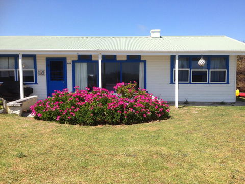 Polperro, A Quintessential Seaside Experience - Tourism Caloundra 0