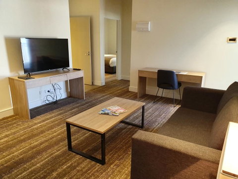 Porter's Plainland Hotel - Tourism Caloundra 1