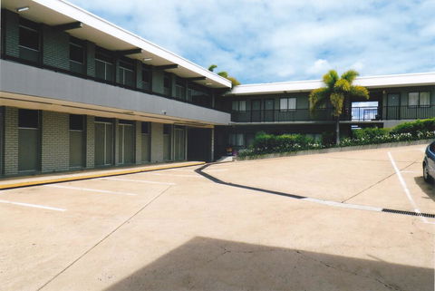 PRECINCT HOTEL GLADSTONE - Tourism Caloundra 0