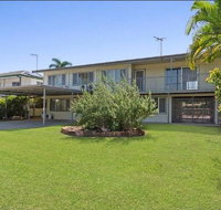 Private Abode and Handy location with a pool - Tourism Caloundra