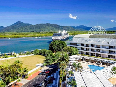 Pullman Reef Hotel Casino - Tourism Caloundra 1
