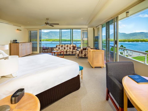 Pullman Reef Hotel Casino - Tourism Caloundra 2