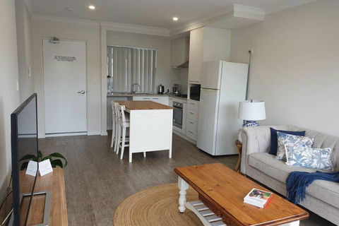 Quiet Apartment Walking Distance To Restaurants - Tourism Caloundra 0