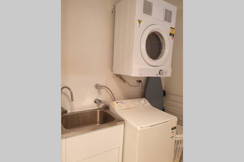 Quiet Apartment Walking Distance To Restaurants - Tourism Caloundra 1