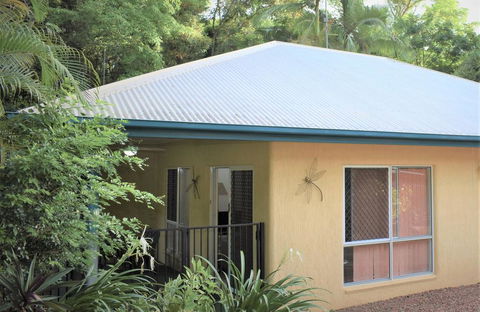Rainforest Cottage Cairns - Tourism Caloundra 3