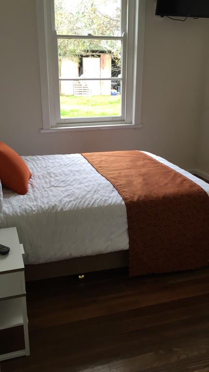 Rand Hotel - Tourism Caloundra 1
