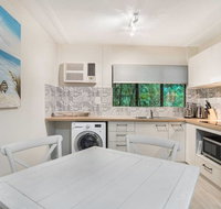 Rare Modern Unit with Private Fenced garden Close to The Beach PC5 - Tourism Caloundra