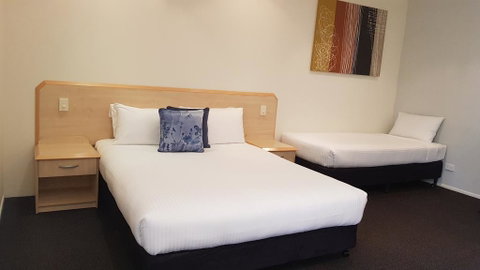 Red Bridge Motor Inn - Tourism Caloundra 1