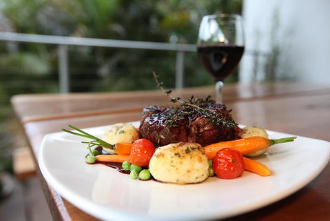 Red Bridge Motor Inn - Tourism Caloundra 2