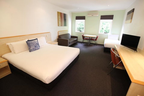 Red Bridge Motor Inn - Tourism Caloundra 0