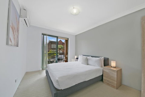 REDFERN 3 BEDROOM APARTMENT FREE PARKING WALK TO CENTRAL STATION NRE187 - Tourism Caloundra 3