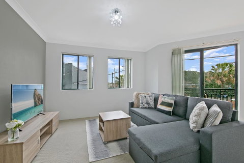 REDFERN 3 BEDROOM APARTMENT FREE PARKING WALK TO CENTRAL STATION NRE187 - Tourism Caloundra 0