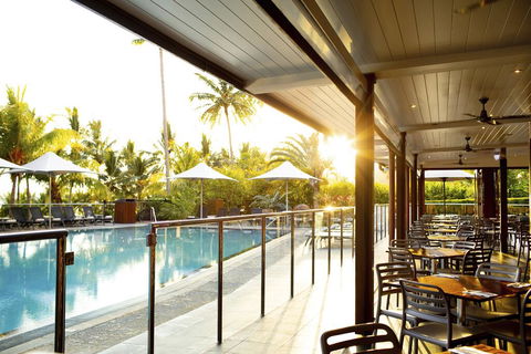Reef View Hotel - Tourism Caloundra 3